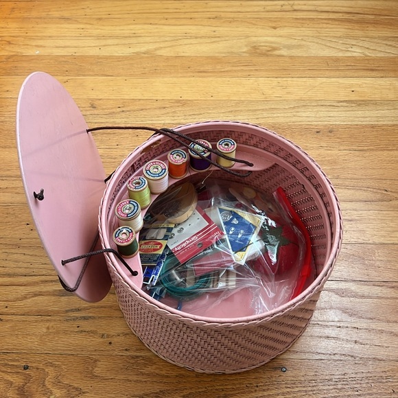 Vintage Wicker Sewing Box - Picture 4 of 9